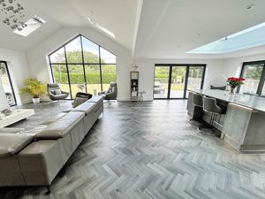 Entertainment room- click for photo gallery